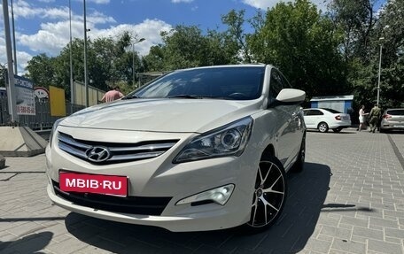 Hyundai Solaris II рестайлинг, 2015 год, 1 350 000 рублей, 1 фотография