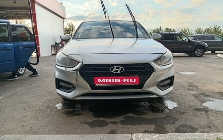 Hyundai Solaris II рестайлинг, 2018 год, 950 000 рублей, 1 фотография