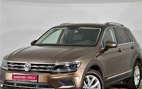 Volkswagen Tiguan II, 2018 год, 3 099 000 рублей, 1 фотография