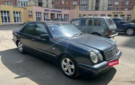 Mercedes-Benz E-Класс, 1998 год, 490 000 рублей, 2 фотография