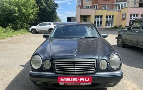 Mercedes-Benz E-Класс, 1998 год, 490 000 рублей, 3 фотография