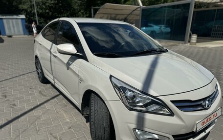 Hyundai Solaris II рестайлинг, 2015 год, 1 350 000 рублей, 2 фотография