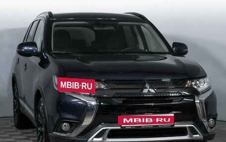 Mitsubishi Outlander III рестайлинг 3, 2022 год, 2 984 000 рублей, 3 фотография