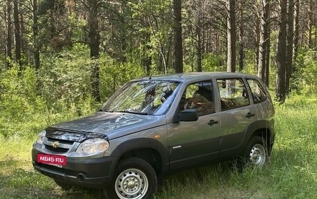 Chevrolet Niva I рестайлинг, 2010 год, 577 000 рублей, 2 фотография