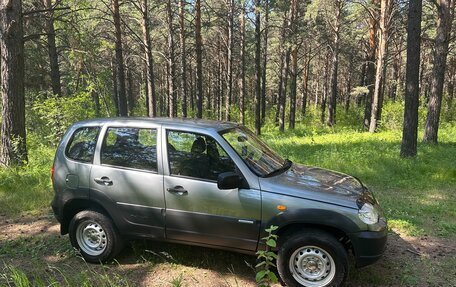 Chevrolet Niva I рестайлинг, 2010 год, 577 000 рублей, 6 фотография