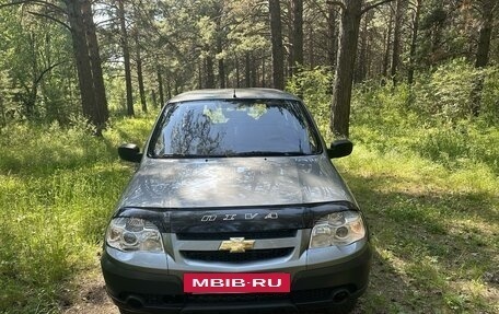 Chevrolet Niva I рестайлинг, 2010 год, 577 000 рублей, 4 фотография