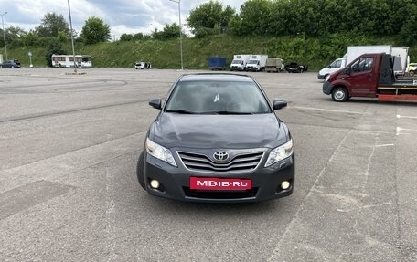 Toyota Camry, 2011 год, 1 950 000 рублей, 2 фотография