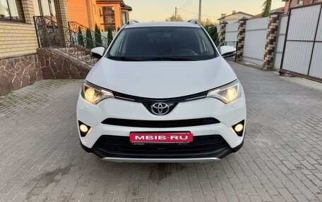 Toyota RAV4, 2015 год, 2 310 000 рублей, 2 фотография