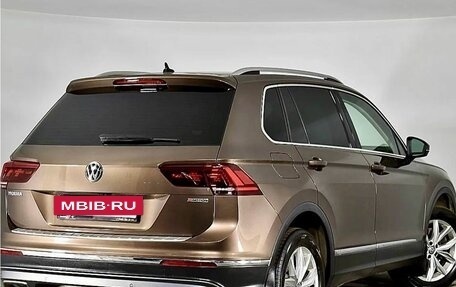 Volkswagen Tiguan II, 2018 год, 3 099 000 рублей, 2 фотография