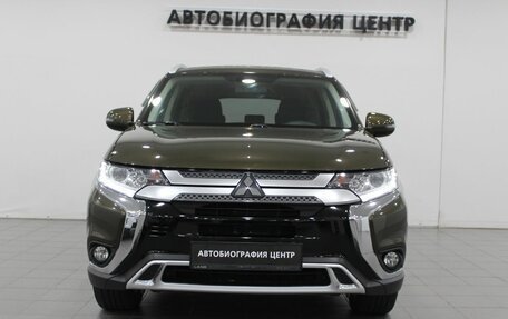 Mitsubishi Outlander III рестайлинг 3, 2021 год, 2 290 000 рублей, 2 фотография