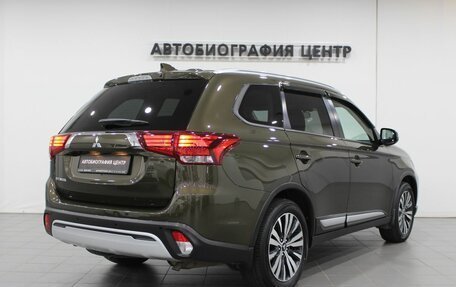 Mitsubishi Outlander III рестайлинг 3, 2021 год, 2 290 000 рублей, 4 фотография