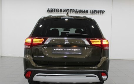 Mitsubishi Outlander III рестайлинг 3, 2021 год, 2 290 000 рублей, 5 фотография