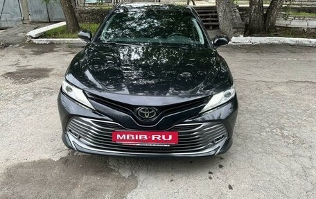 Toyota Camry, 2019 год, 3 200 000 рублей, 2 фотография