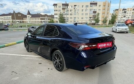 Toyota Camry, 2021 год, 2 850 000 рублей, 6 фотография