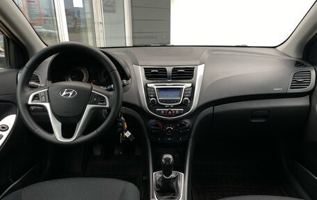 Hyundai Solaris II рестайлинг, 2011 год, 878 000 рублей, 10 фотография