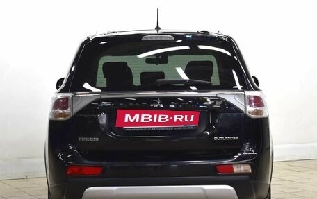 Mitsubishi Outlander III рестайлинг 3, 2014 год, 1 699 000 рублей, 3 фотография