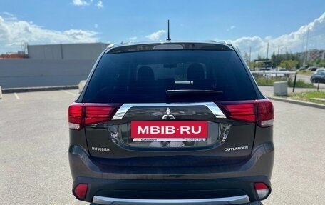 Mitsubishi Outlander III рестайлинг 3, 2016 год, 2 000 070 рублей, 5 фотография