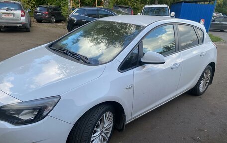 Opel Astra J, 2010 год, 710 000 рублей, 3 фотография