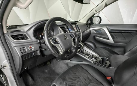 Mitsubishi Pajero Sport III рестайлинг, 2018 год, 2 835 000 рублей, 16 фотография