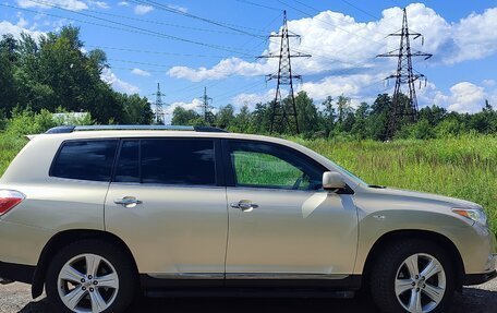 Toyota Highlander III, 2010 год, 2 050 000 рублей, 3 фотография