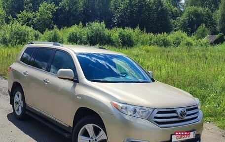 Toyota Highlander III, 2010 год, 2 050 000 рублей, 2 фотография