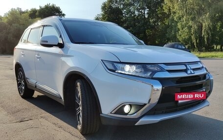 Mitsubishi Outlander III рестайлинг 3, 2017 год, 2 100 000 рублей, 18 фотография