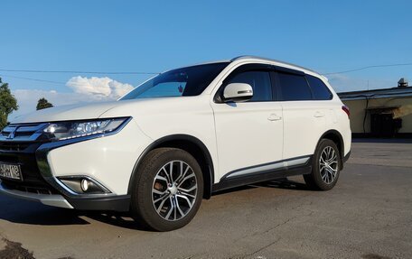 Mitsubishi Outlander III рестайлинг 3, 2017 год, 2 100 000 рублей, 33 фотография