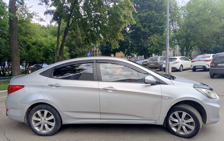 Hyundai Solaris II рестайлинг, 2011 год, 680 000 рублей, 2 фотография