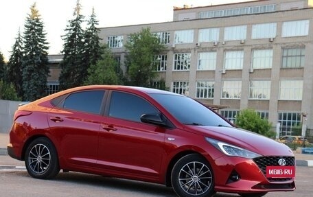 Hyundai Solaris II рестайлинг, 2021 год, 1 950 000 рублей, 4 фотография