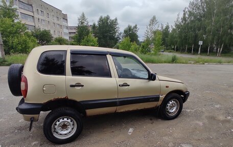 Chevrolet Niva I рестайлинг, 2004 год, 187 000 рублей, 2 фотография