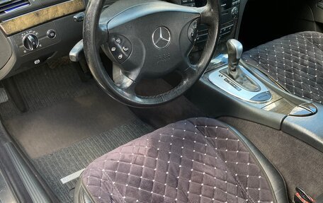 Mercedes-Benz E-Класс, 2004 год, 750 000 рублей, 24 фотография