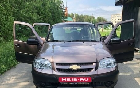 Chevrolet Niva I рестайлинг, 2018 год, 870 000 рублей, 2 фотография