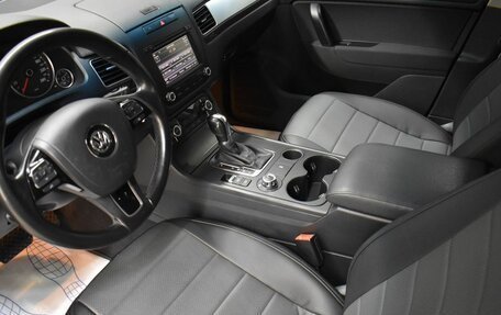 Volkswagen Touareg III, 2011 год, 1 800 000 рублей, 12 фотография