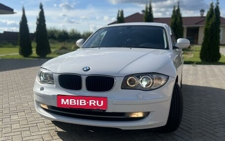 BMW 1 серия, 2011 год, 1 300 000 рублей, 3 фотография
