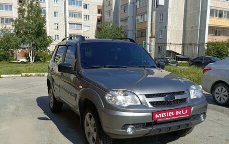 Chevrolet Niva I рестайлинг, 2010 год, 550 000 рублей, 3 фотография