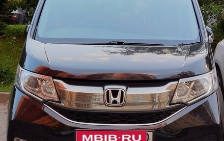 Honda Stepwgn IV, 2015 год, 1 800 000 рублей, 2 фотография