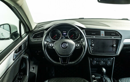 Volkswagen Tiguan II, 2018 год, 2 389 000 рублей, 15 фотография