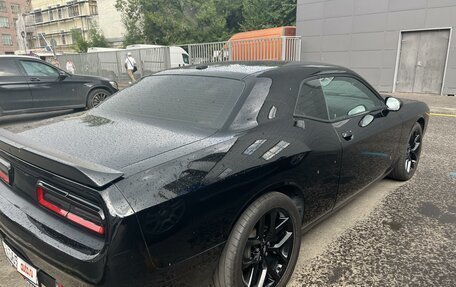 Dodge Challenger III рестайлинг 2, 2018 год, 3 500 000 рублей, 3 фотография