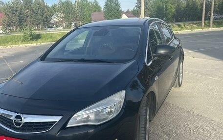 Opel Astra J, 2011 год, 714 000 рублей, 2 фотография