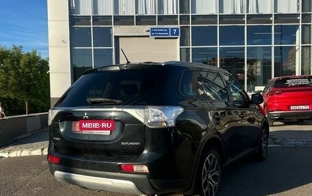 Mitsubishi Outlander III рестайлинг 3, 2014 год, 1 770 000 рублей, 4 фотография