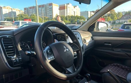 Mitsubishi Outlander III рестайлинг 3, 2014 год, 1 770 000 рублей, 9 фотография