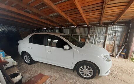 Renault Logan II, 2015 год, 900 000 рублей, 3 фотография