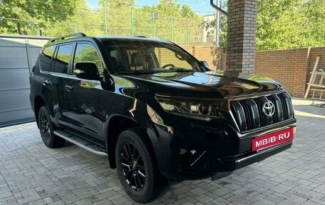 Toyota Land Cruiser Prado 150 рестайлинг 2, 2021 год, 7 550 000 рублей, 2 фотография