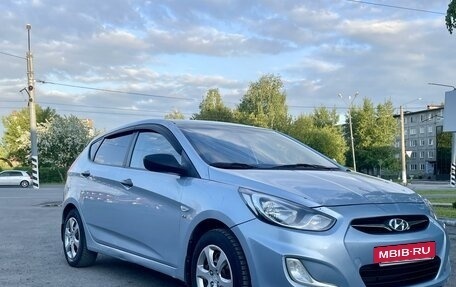 Hyundai Solaris II рестайлинг, 2011 год, 750 000 рублей, 2 фотография