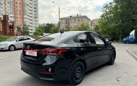 Hyundai Solaris II рестайлинг, 2017 год, 990 000 рублей, 3 фотография
