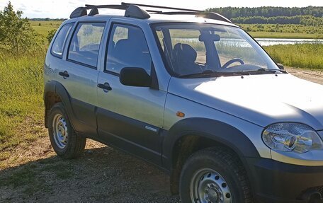 Chevrolet Niva I рестайлинг, 2010 год, 850 000 рублей, 3 фотография