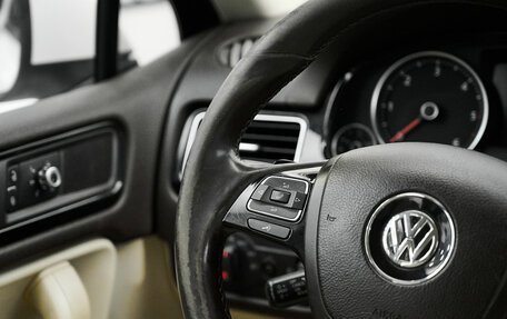 Volkswagen Touareg III, 2011 год, 2 094 000 рублей, 15 фотография