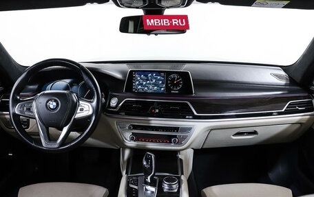 BMW 7 серия, 2017 год, 3 758 000 рублей, 12 фотография