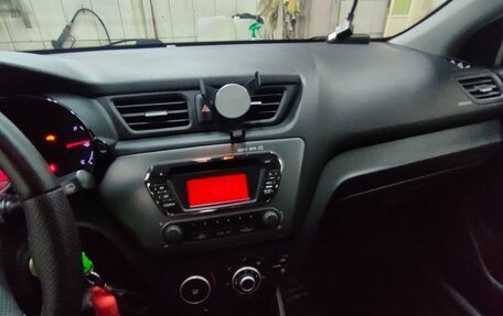 KIA Rio III рестайлинг, 2014 год, 1 045 000 рублей, 10 фотография