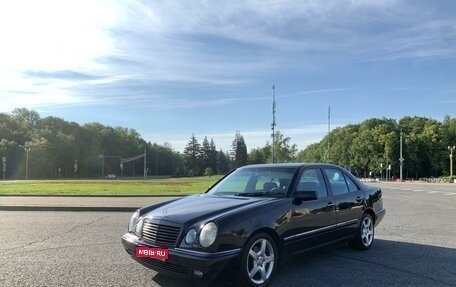 Mercedes-Benz E-Класс, 1998 год, 580 000 рублей, 1 фотография